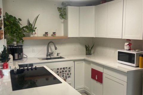 Condominio en venta en Deerfield Beach, Florida, 2 dormitorios, 76.18 m2 № 1984855 - foto 14