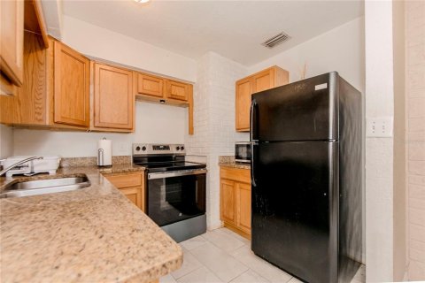 House in Maitland, Florida 6 bedrooms, 210.24 sq.m. № 1918868 - photo 2