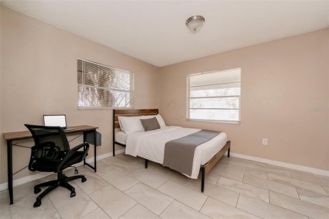 House in Maitland, Florida 6 bedrooms, 210.24 sq.m. № 1918868 - photo 3