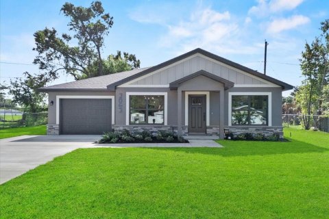 House in Auburndale, Florida 3 bedrooms, 126.72 sq.m. № 1827174 - photo 1
