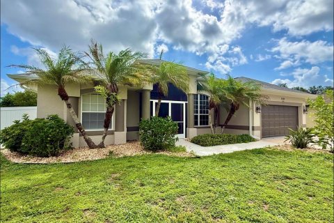 Villa ou maison à louer à North Port, Floride: 3 chambres, 180.97 m2 № 2117255 - photo 2