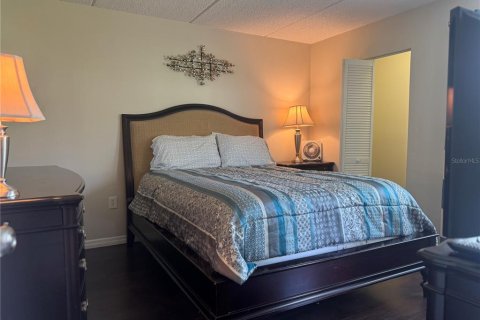 Condo in Oldsmar, Florida, 2 bedrooms  № 2105596 - photo 9