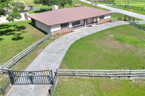 House in Lakeland, Florida 3 bedrooms, 167.97 sq.m. № 1735430 - photo 2