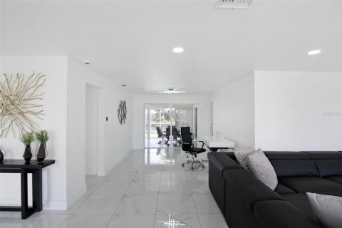 Villa ou maison à louer à Punta Gorda, Floride: 3 chambres, 193.7 m2 № 2298939 - photo 14