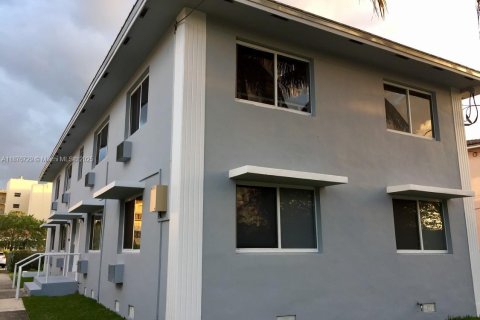 Villa ou maison à louer à Miami, Floride: 2 chambres, 306.48 m2 № 1923618 - photo 2