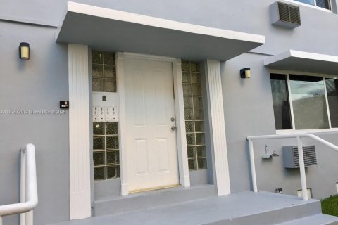 Villa ou maison à louer à Miami, Floride: 2 chambres, 306.48 m2 № 1923618 - photo 1