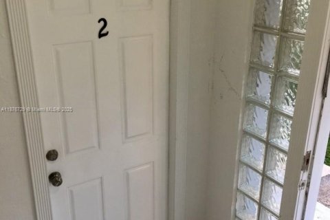 Villa ou maison à louer à Miami, Floride: 2 chambres, 306.48 m2 № 1923618 - photo 5