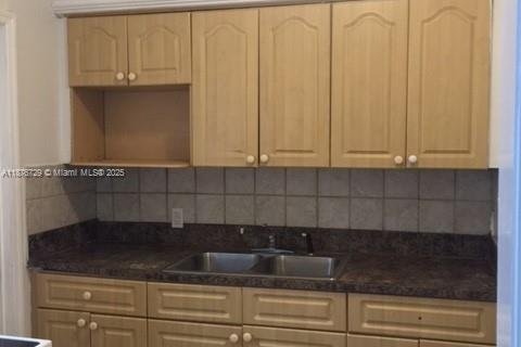 Villa ou maison à louer à Miami, Floride: 2 chambres, 306.48 m2 № 1923618 - photo 10