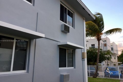 Villa ou maison à louer à Miami, Floride: 2 chambres, 306.48 m2 № 1923618 - photo 4