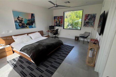 House in Wilton Manors, Florida 4 bedrooms, 205.41 sq.m. № 1942508 - photo 11