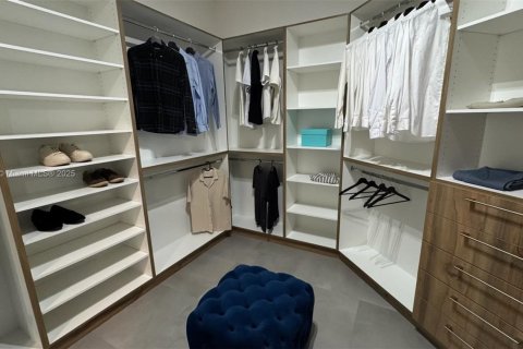 House in Wilton Manors, Florida 4 bedrooms, 205.41 sq.m. № 1942508 - photo 12