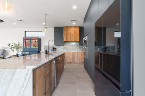 House in Wilton Manors, Florida 4 bedrooms, 205.41 sq.m. № 1942508 - photo 5