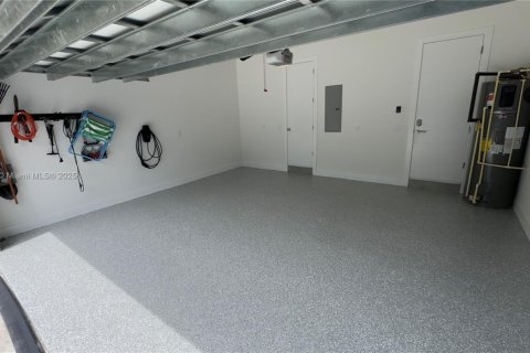 House in Wilton Manors, Florida 4 bedrooms, 205.41 sq.m. № 1942508 - photo 21