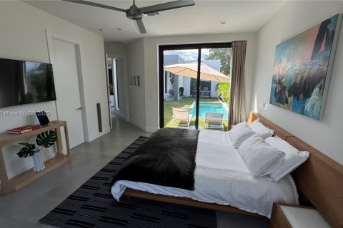 House in Wilton Manors, Florida 4 bedrooms, 205.41 sq.m. № 1942508 - photo 10