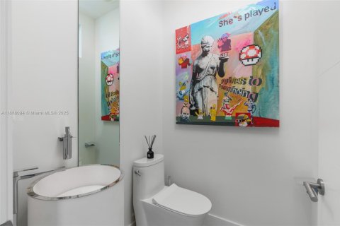 House in Wilton Manors, Florida 4 bedrooms, 205.41 sq.m. № 1942508 - photo 15