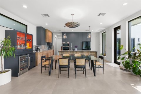 House in Wilton Manors, Florida 4 bedrooms, 205.41 sq.m. № 1942508 - photo 9