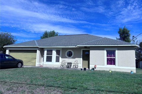 House in Deltona, Florida 4 bedrooms, 158.31 sq.m. № 1514673 - photo 1