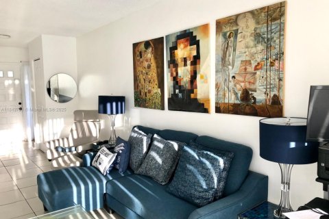 Condo in Miami, Florida, 1 bedroom  № 1854922 - photo 4