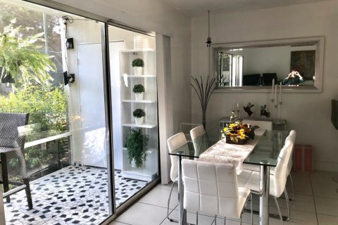 Condo in Miami, Florida, 1 bedroom  № 1854922 - photo 10