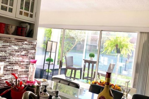 Condo in Miami, Florida, 1 bedroom  № 1854922 - photo 8