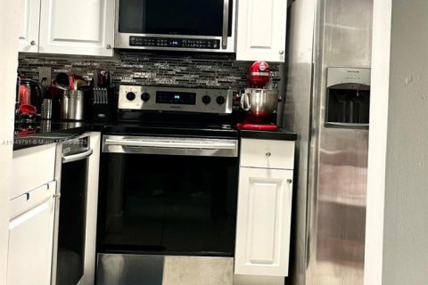 Condo in Miami, Florida, 1 bedroom  № 1854922 - photo 1