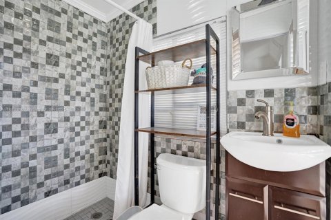 Propiedad comercial en alquiler en Hollywood, Florida, 1 dormitorio, 163.04 m2 № 1930319 - foto 13