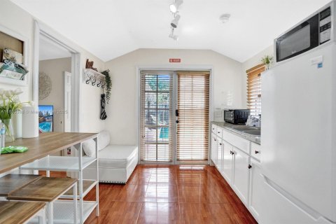 Propiedad comercial en alquiler en Hollywood, Florida, 1 dormitorio, 163.04 m2 № 1930319 - foto 5