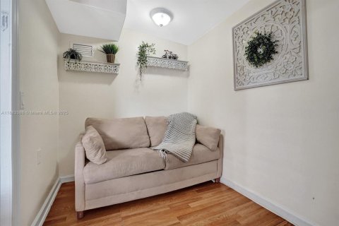 Propiedad comercial en alquiler en Hollywood, Florida, 1 dormitorio, 163.04 m2 № 1930319 - foto 3