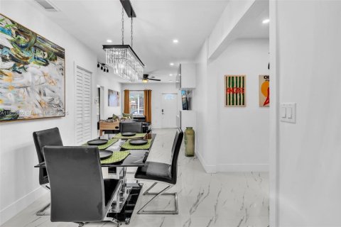 Villa ou maison à louer à Miami, Floride: 4 chambres, 122.91 m2 № 2013579 - photo 24