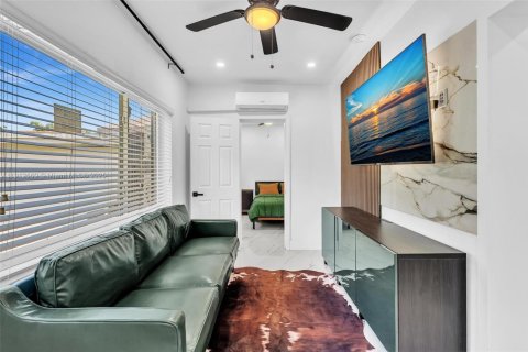 Villa ou maison à louer à Miami, Floride: 4 chambres, 122.91 m2 № 2013579 - photo 20