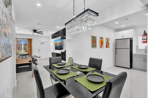 Villa ou maison à louer à Miami, Floride: 4 chambres, 122.91 m2 № 2013579 - photo 10