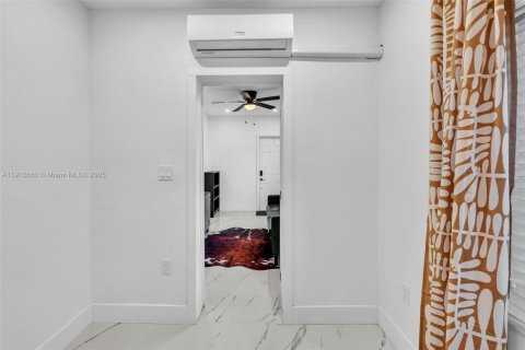 Villa ou maison à louer à Miami, Floride: 4 chambres, 122.91 m2 № 2013579 - photo 22