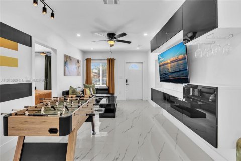 Villa ou maison à louer à Miami, Floride: 4 chambres, 122.91 m2 № 2013579 - photo 25