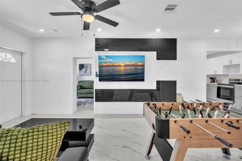 Villa ou maison à louer à Miami, Floride: 4 chambres, 122.91 m2 № 2013579 - photo 6