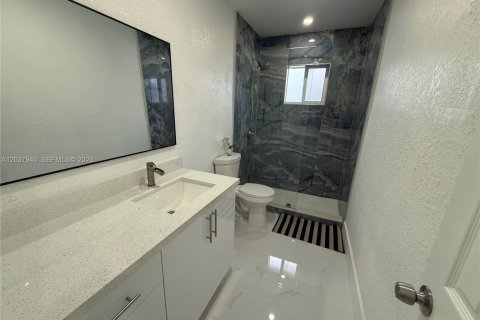 House in Miami Gardens, Florida 3 bedrooms, 114.64 sq.m. № 2087122 - photo 4