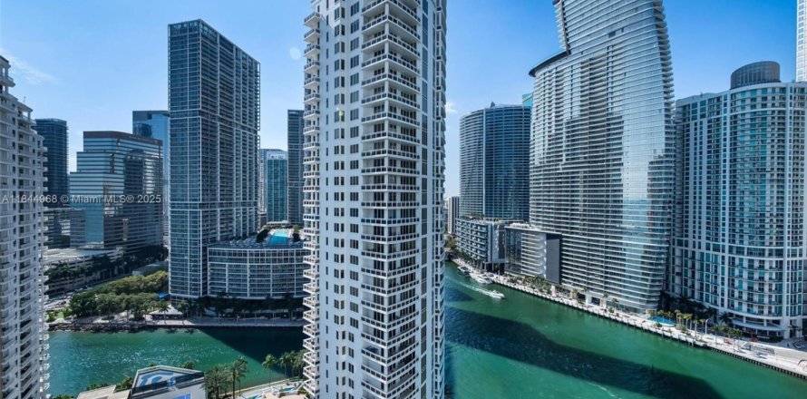 Condominio en Miami, Florida, 2 dormitorios  № 2016548