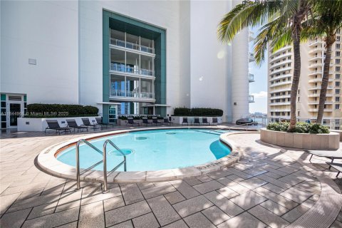 Condominio en venta en Miami, Florida, 2 dormitorios, 123.19 m2 № 2016548 - foto 16