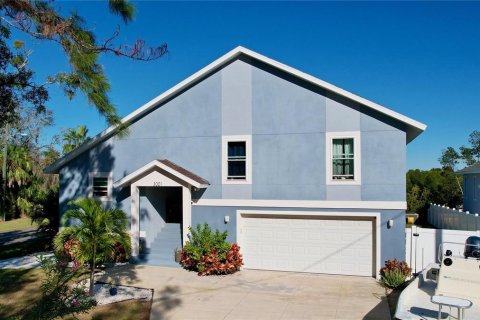 House in Bradenton, Florida 3 bedrooms, 180.6 sq.m. № 1866517 - photo 1