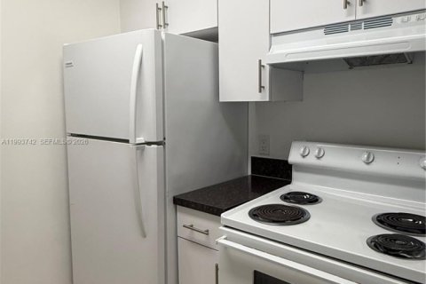 Condo in Pompano Beach, Florida, 1 bedroom  № 2055476 - photo 3