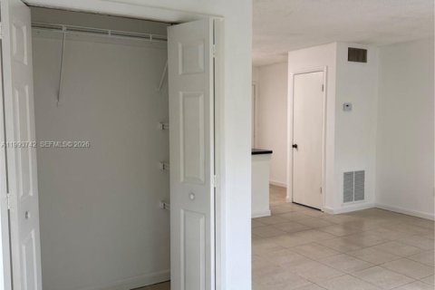 Condo in Pompano Beach, Florida, 1 bedroom  № 2055476 - photo 9