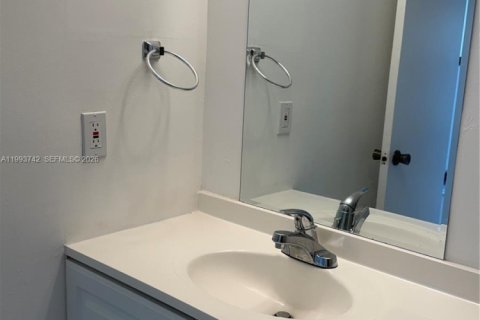 Condo in Pompano Beach, Florida, 1 bedroom  № 2055476 - photo 14