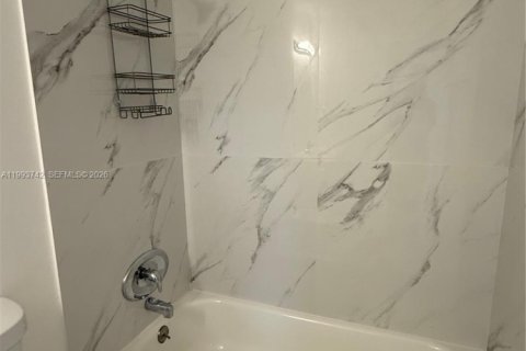 Condo in Pompano Beach, Florida, 1 bedroom  № 2055476 - photo 15