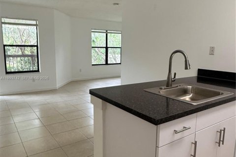 Condo in Pompano Beach, Florida, 1 bedroom  № 2055476 - photo 5