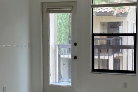 Condominio en Pompano Beach, Florida, 1 dormitorio  № 2055476