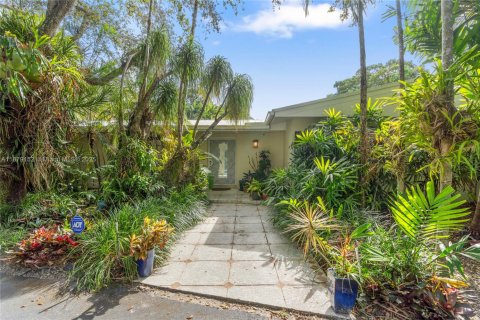 Villa ou maison à louer à Pinecrest, Floride: 4 chambres, 287.63 m2 № 1920607 - photo 3