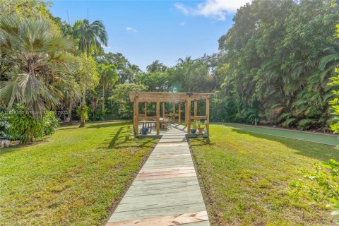 Villa ou maison à louer à Pinecrest, Floride: 4 chambres, 287.63 m2 № 1920607 - photo 14