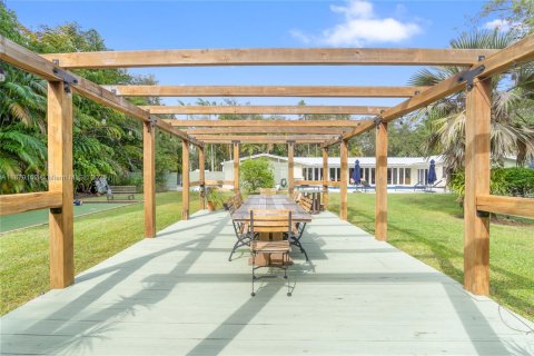 Villa ou maison à louer à Pinecrest, Floride: 4 chambres, 287.63 m2 № 1920607 - photo 11