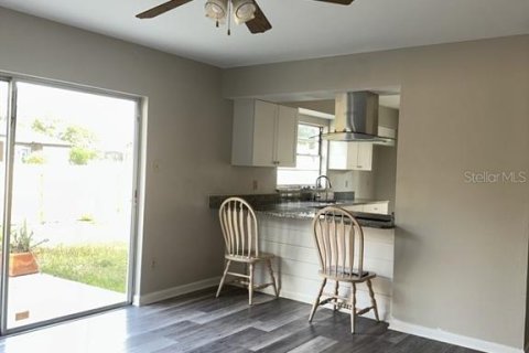House in Lutz, Florida 4 bedrooms, 174.75 sq.m. № 2208567 - photo 7