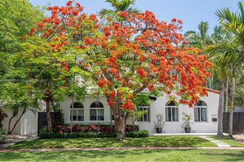Villa ou maison à vendre à Miami Beach, Floride: 4 chambres, 264.4 m2 № 1962142 - photo 2