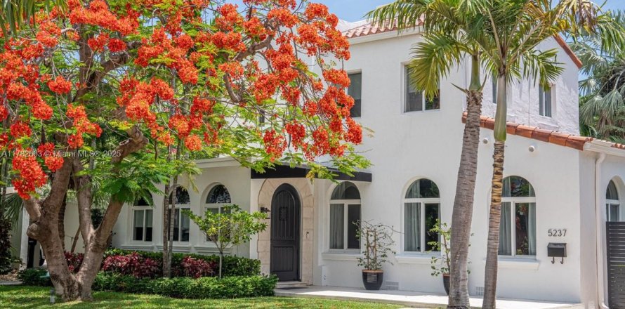 Villa ou maison à Miami Beach, Floride 4 chambres, 264.4 m2 № 1962142